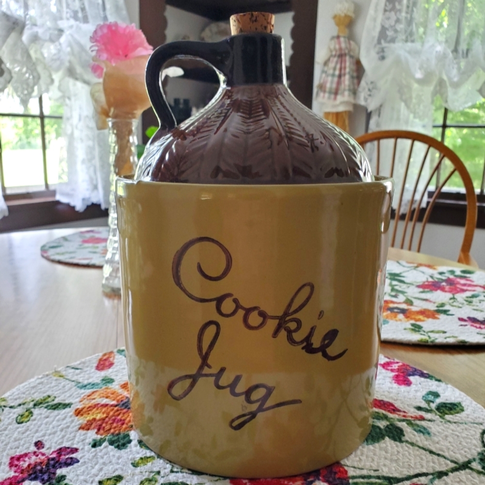 Monmouth Cookie Jug